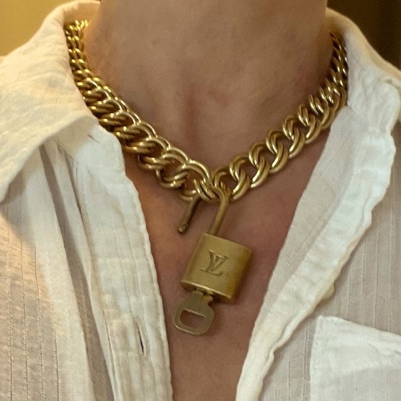 Louis Vuitton lock and key choker - Picture 5 of 10